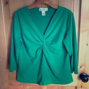 3/$15💰Flattering Cotton-Spandex Top - L